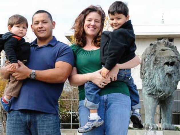 ODUOnline graduates Alfredo and Molly Pargas with their children